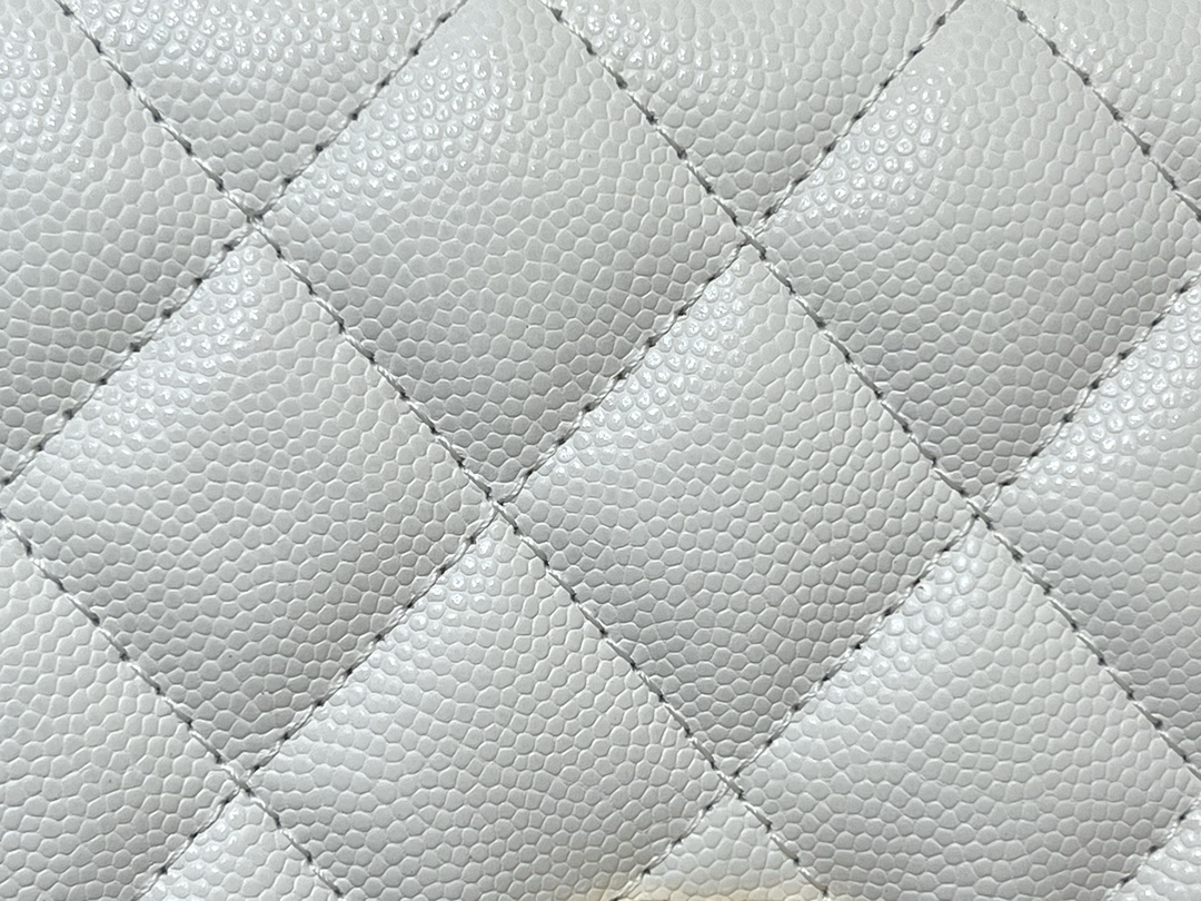 Xiaoxiang lucky gold coin bag has always been a popular style, there are six lucky gold coins in one bag, and the classic WOC version is still the most intimate lychee cowhide! 2840 Size 19*12*3.5cm, Available in black and white - 图片 6