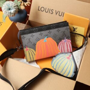 、[Top original single all-steel hardware] really developed details M81972 pumpkin silk screen Pumpkin Men's Bag Duo LV x YK GASTON Mini Bag LV x YK Gaston mini bag Step into the pumpkin fantasy of the Louis Vuitton x Yayoi Kusama collaboration.