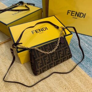 Upgraded Coffee Oil Wax Leather ~ Fendi Old Flower Baguette Bag Pre-loved Bag This year's most popular armpit bag mahjong bag