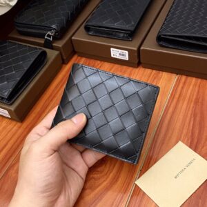 Batch, fetal cowhide Bao Tijia BV men's wallet wallet men's bag, the pictures are taken in kind, really good quality, the size is 11-10-2cm, using imported tire cowhide, high-end hardware, with him out of the street handsome [color] men's must-have 🔥 (short clip) with gift box Model: 5505A