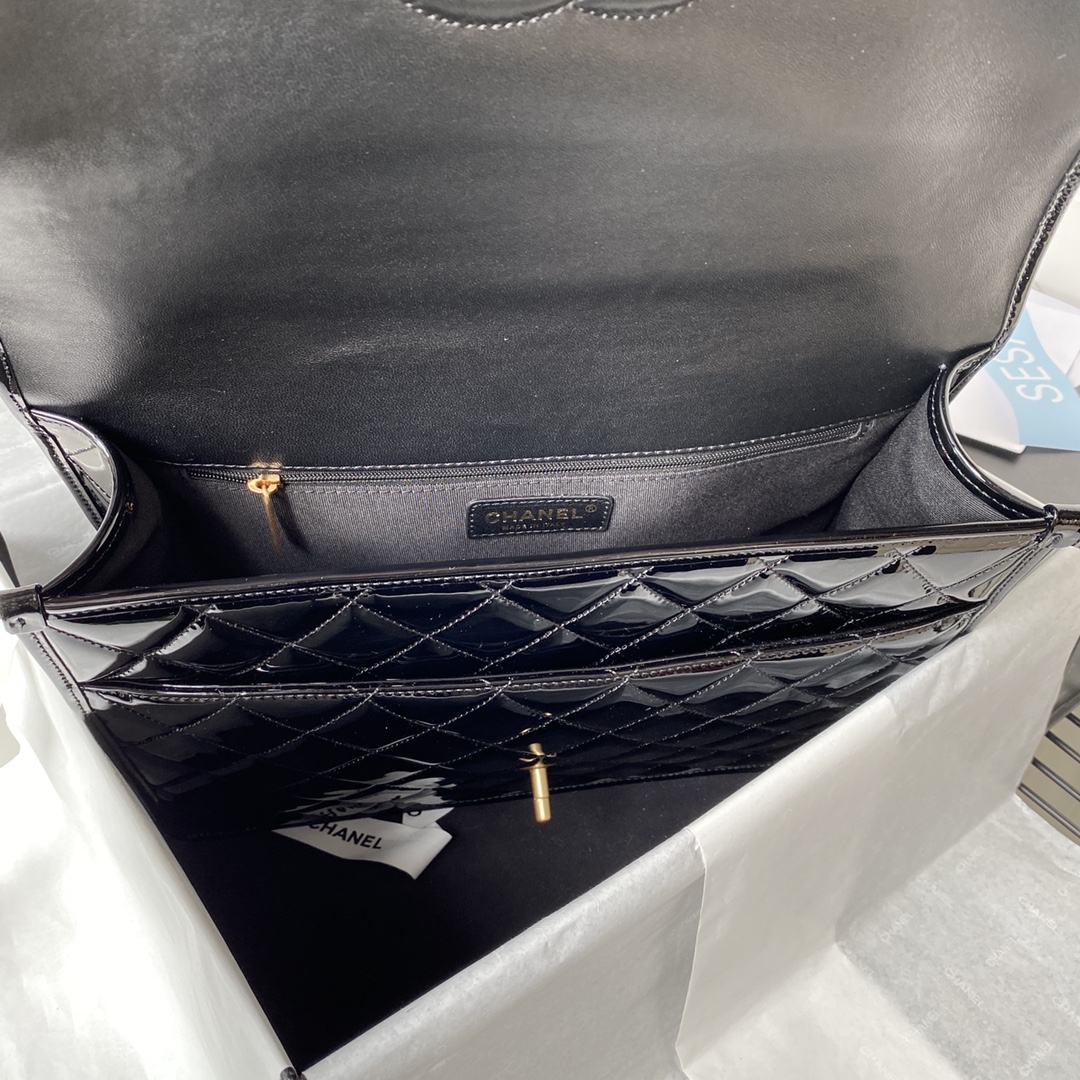 Spot 22K new backpack ● AS3662 patent leather happy value full ◎ This is a fragrant dumpling ● The degree of wide pampering is obvious to all! I want to wear it~ I finally waited for it~ This is simply the gospel of big bag lovers, the space in the bag is very large, and the practicality is super strong" The real thing is really huge and beautiful, patent leather has its own gloss, not as delicate as sheepskin, and at the same time it is lighter than lychee cowhide, and it is predicted that it will become a bag that everyone loves this year. It's really a head, sweet and retro, this backpack is the much-anticipated C-position, this year's patent leather gale, no one wants to escape 0 is just too top! Really bang good looking!! (size:31.5*31*9cm) - 图片 9