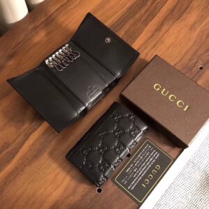 , Gucci original single quality style number: 138078 key wallet dual-purpose 🇮🇸🇮🇸🇮🇸! Top quality 💯 top imported cowhide 👉 Top hardware Original OEM Synchronous 🇵🇷🇵🇷🇵🇷 size: 11x7x2.5cm Color: embossed / black leather! [Exclusive real picture] 🎁 with gift box
