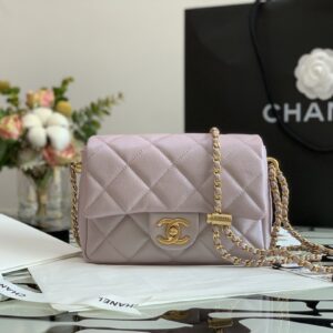 Spot 2021.21K Beautiful Pearlescent Autumn and Winter Pearlescent Angel Blue Black Orchid Pink Adjust the Fang Fat Man The hottest square fat is still adjustable This season's adjustment buckle design is more concise and neat The matching of retro craftsmanship is perfect with the simple design style Size: 13*19*6*cm