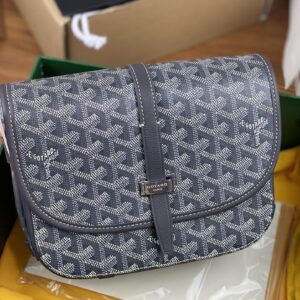 Delivery shot. Original Pigoya messenger bag ✈️