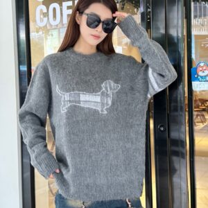 DIOR 24* Autumn and Winter Latest High-quality Italian imported fabrics, high-density knitting,  versatile sweaters, shirts are handsome, triangle logo, more durable, more difficult to deform,  excellent version All styles can easily HOLD, and the type of version and fabric should also be collected,  and the classic fashion decoration that is sought after every year has swept the world