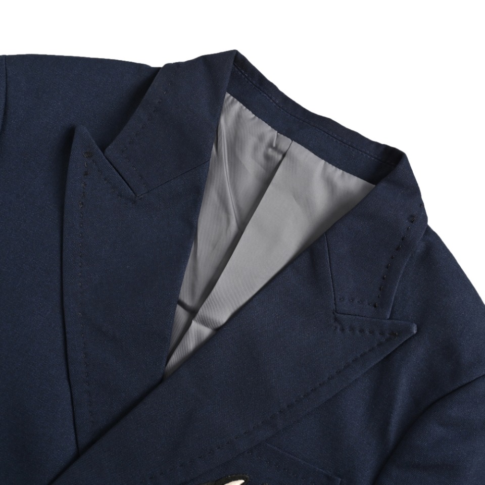 Gucci x MIb 23Fw NY Yankees blazer fabric is made of twill cotton indigo weave, the overall fit is firm and neat, the chest logo precision three-dimensional embroidery, the original hardware accessories, the whole sewing needle rider stitching, the shoulder padded shoulder design, the built-in tool pocket, the hand-stitched small label and five tags, the original shell buckle, the waist line is cut very carefully, the sense of fit is very thin, easy and versatile Size: S-L - 图片 9