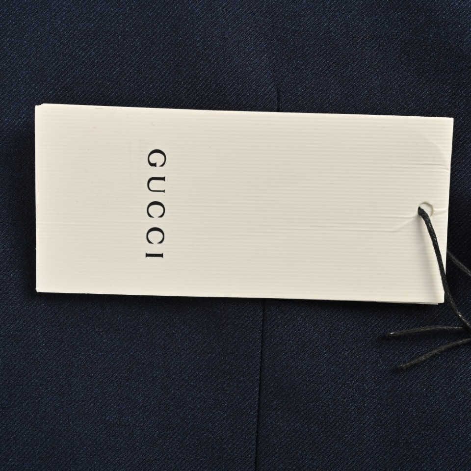 Gucci x MIb 23Fw NY Yankees blazer fabric is made of twill cotton indigo weave, the overall fit is firm and neat, the chest logo precision three-dimensional embroidery, the original hardware accessories, the whole sewing needle rider stitching, the shoulder padded shoulder design, the built-in tool pocket, the hand-stitched small label and five tags, the original shell buckle, the waist line is cut very carefully, the sense of fit is very thin, easy and versatile Size: S-L - 图片 5