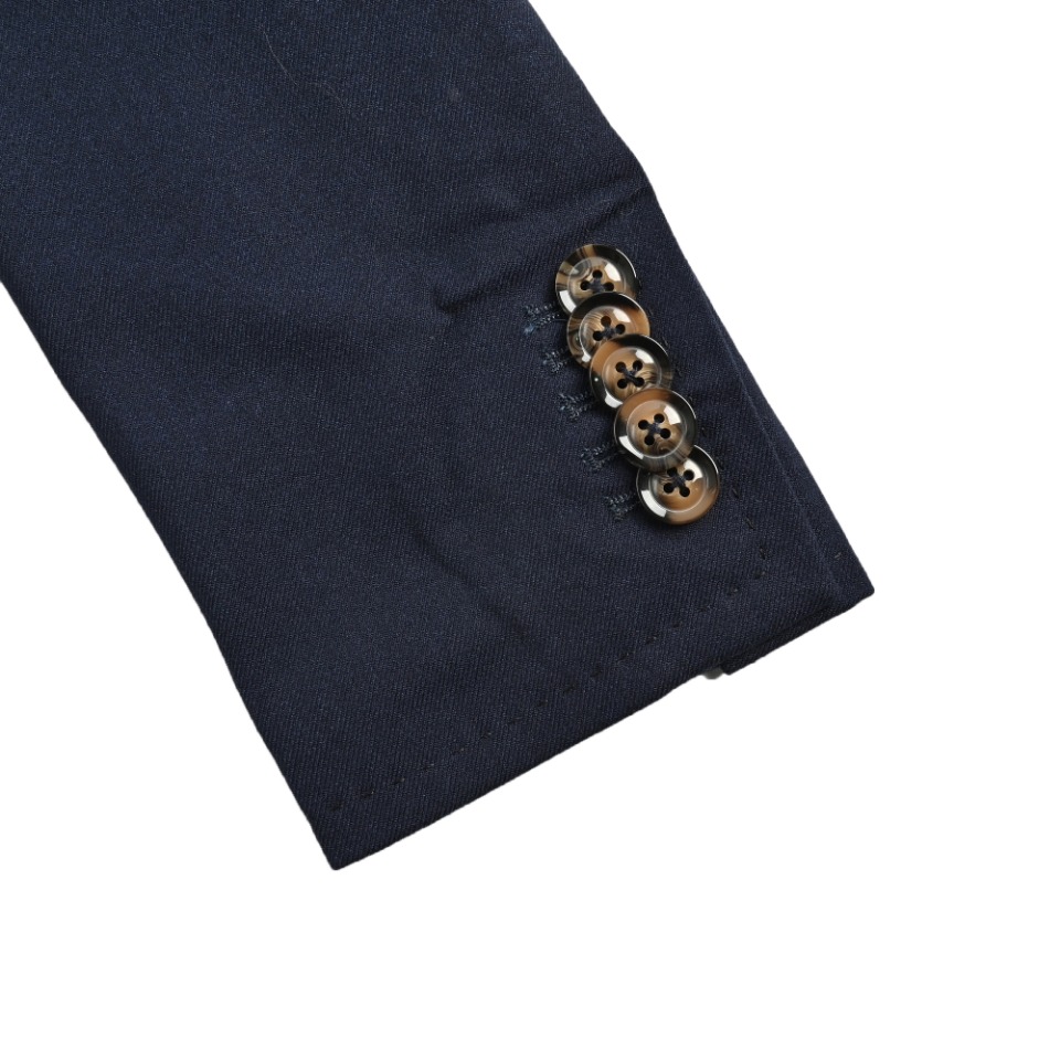 Gucci x MIb 23Fw NY Yankees blazer fabric is made of twill cotton indigo weave, the overall fit is firm and neat, the chest logo precision three-dimensional embroidery, the original hardware accessories, the whole sewing needle rider stitching, the shoulder padded shoulder design, the built-in tool pocket, the hand-stitched small label and five tags, the original shell buckle, the waist line is cut very carefully, the sense of fit is very thin, easy and versatile Size: S-L - 图片 4