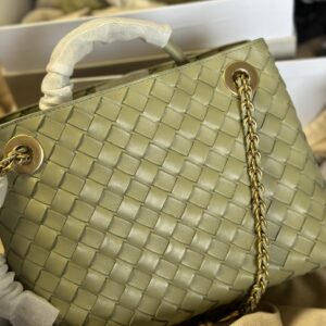 Ship a real shot of a BV woven handbag